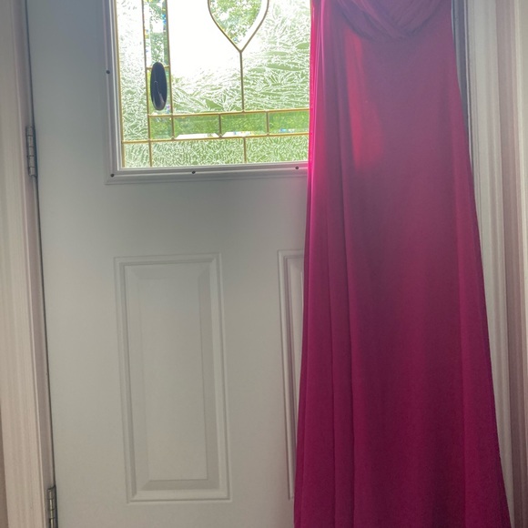 Vera Wang Formal dress - Picture 3 of 3